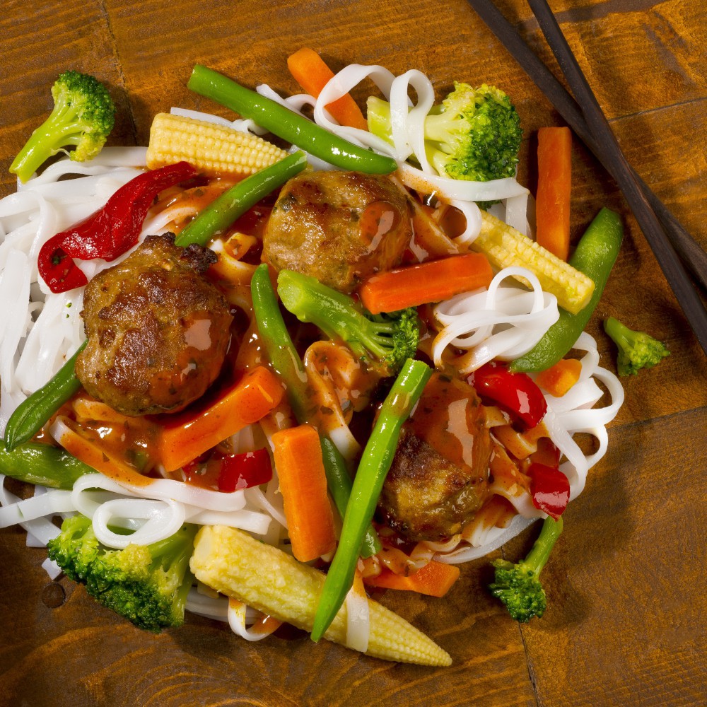 Thaï meatballs on asian rice noodles Saveurs Santé Aliments Saveurs Sante Individual Portions