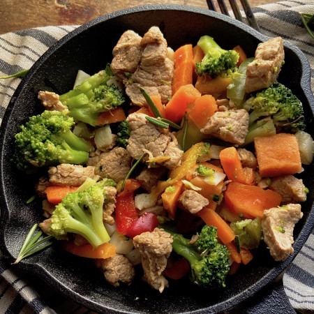 Pork terderloin and peppers stew Saveurs Santé Aliments Saveurs Sante Individual Portions